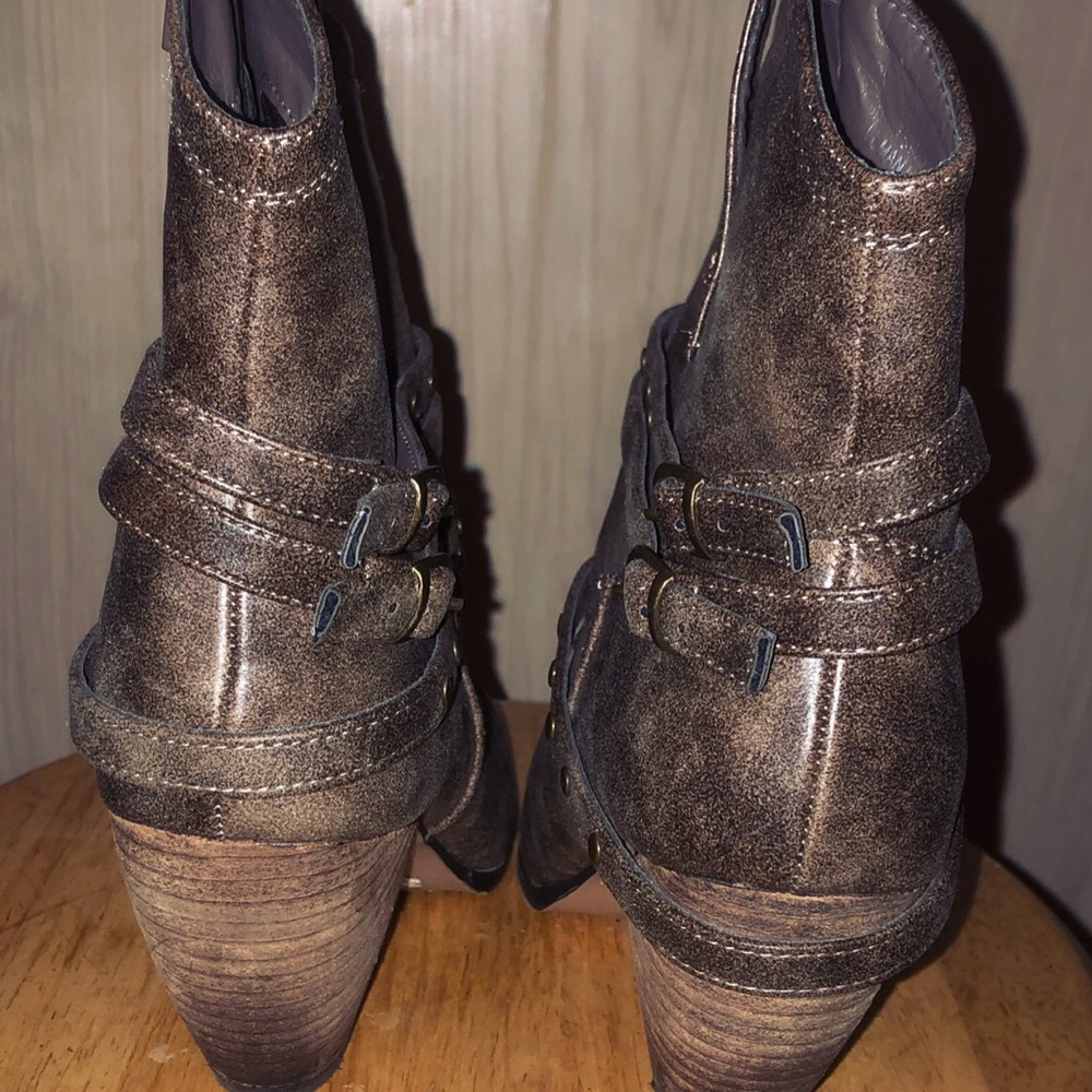 Boots - Picture 3 of 3